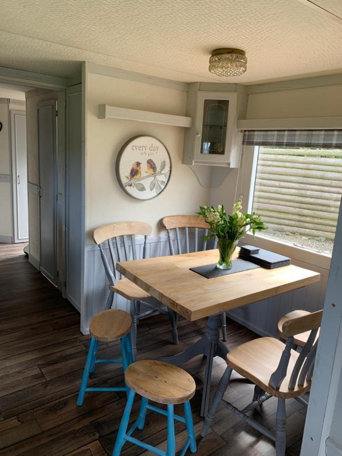 Byre Cottages & Log Cabin Cardigan Bagian luar foto