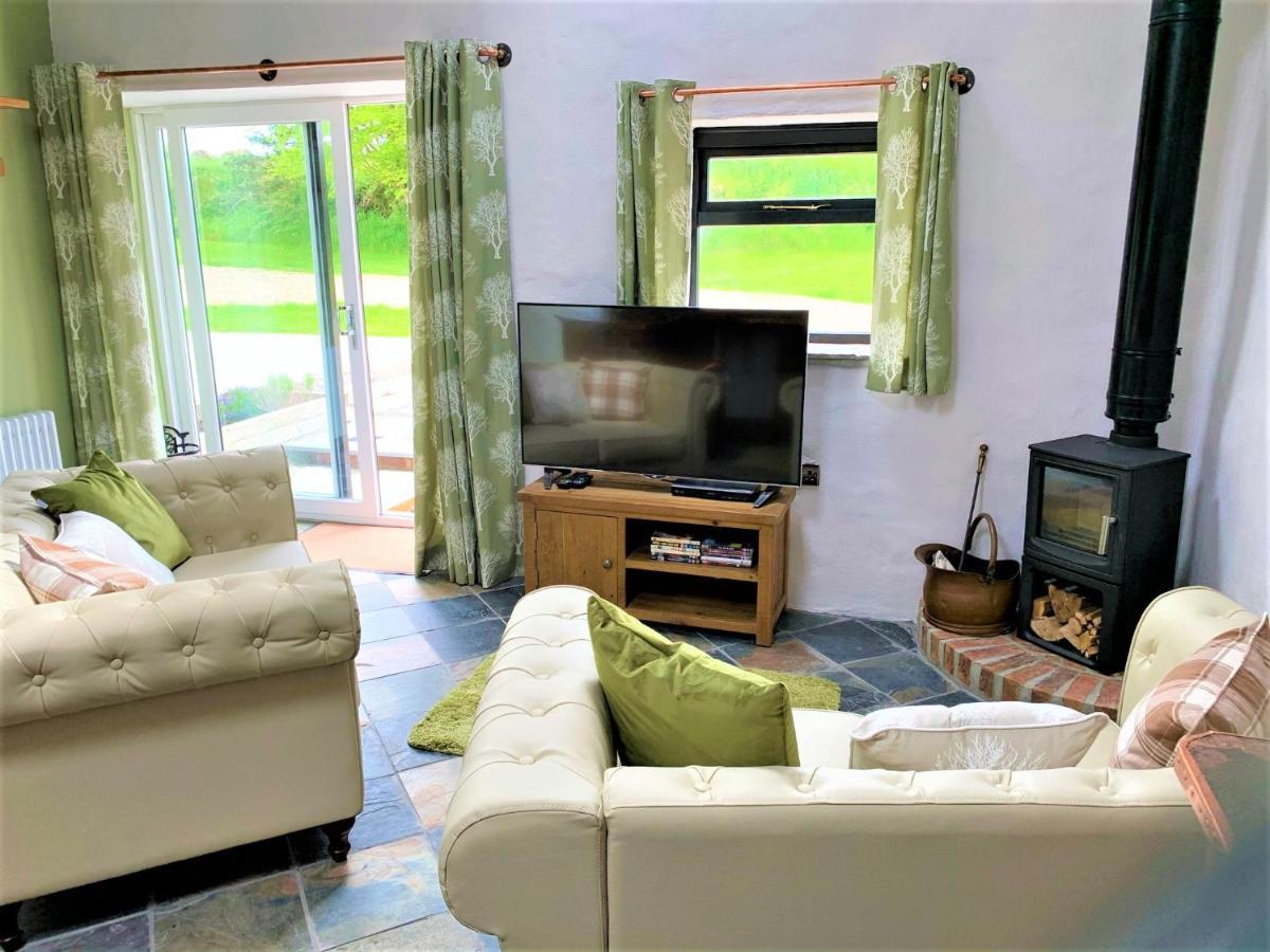 Byre Cottages & Log Cabin Cardigan Bagian luar foto