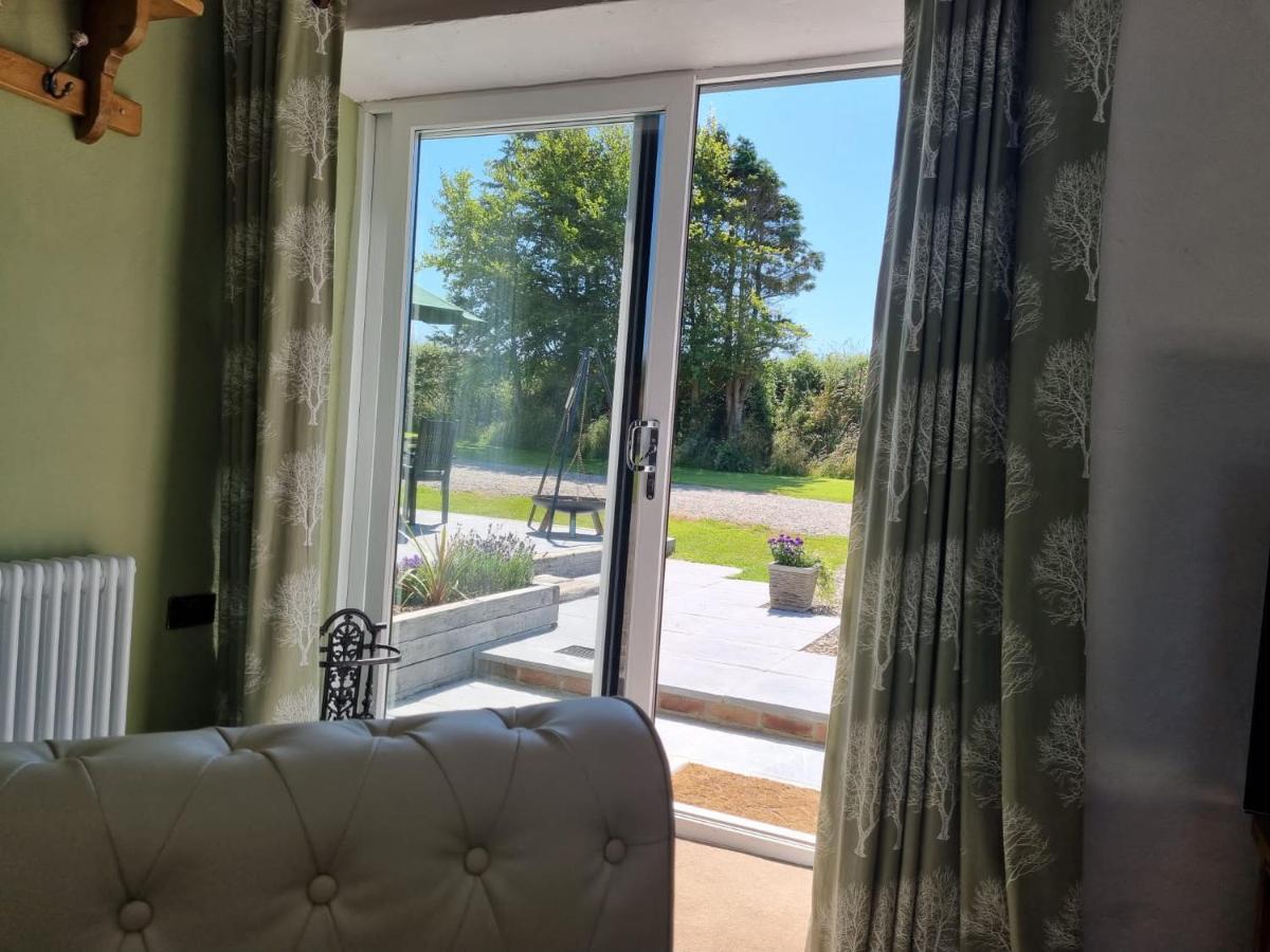 Byre Cottages & Log Cabin Cardigan Bagian luar foto