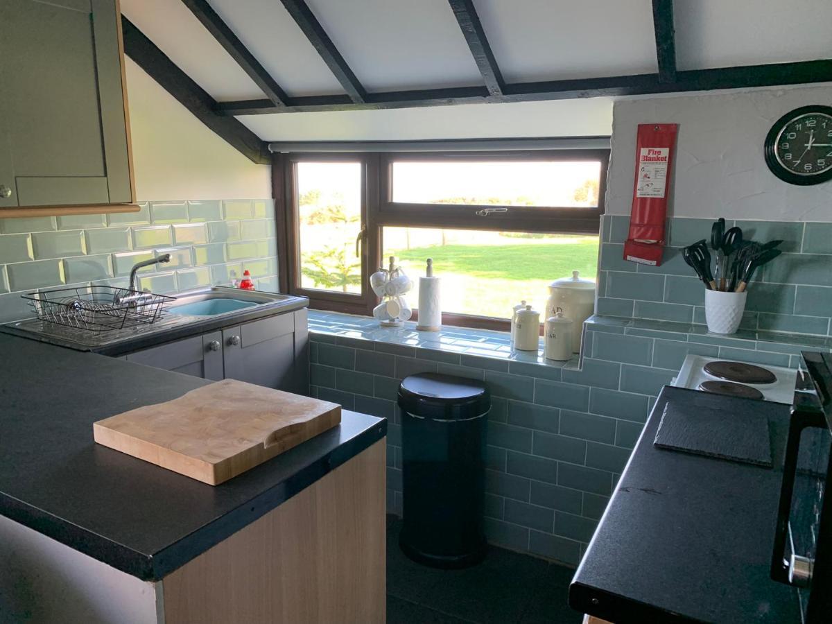 Byre Cottages & Log Cabin Cardigan Bagian luar foto