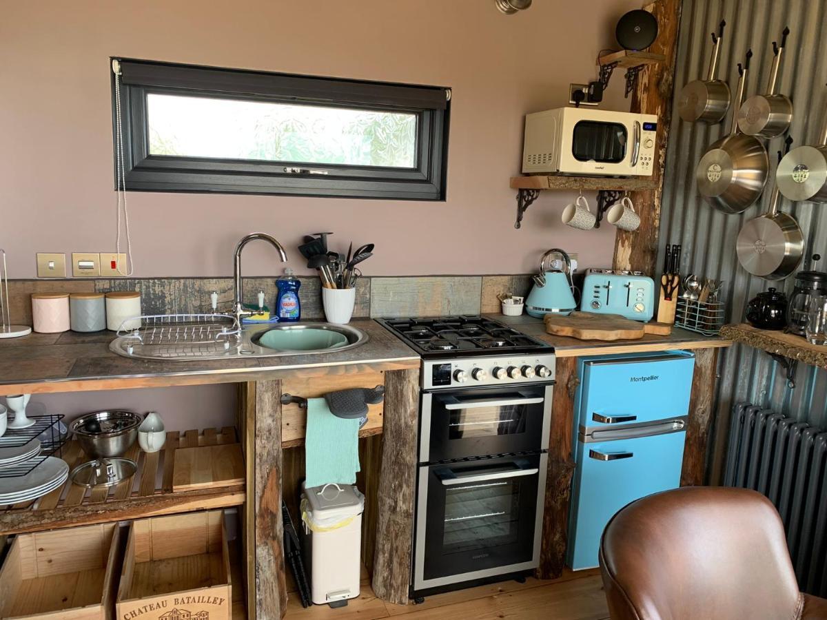 Byre Cottages & Log Cabin Cardigan Bagian luar foto