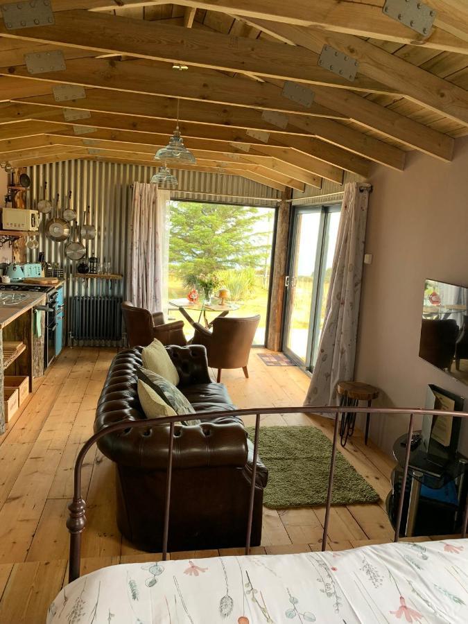 Byre Cottages & Log Cabin Cardigan Bagian luar foto