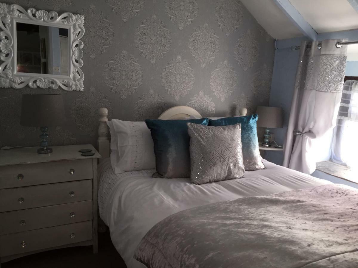 Byre Cottages & Log Cabin Cardigan Bagian luar foto