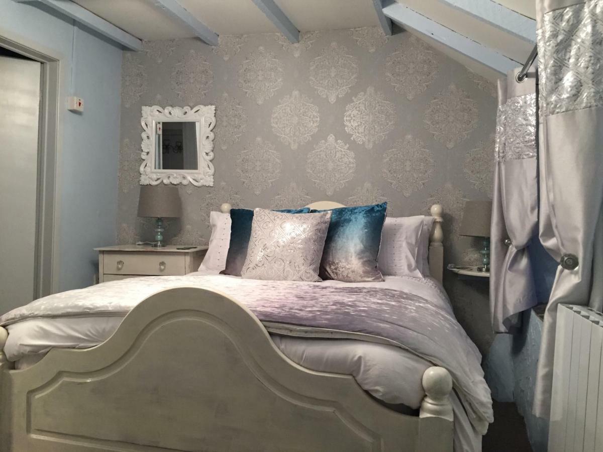 Byre Cottages & Log Cabin Cardigan Bagian luar foto