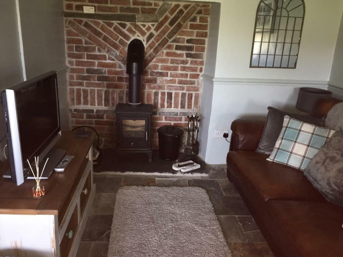 Byre Cottages & Log Cabin Cardigan Bagian luar foto